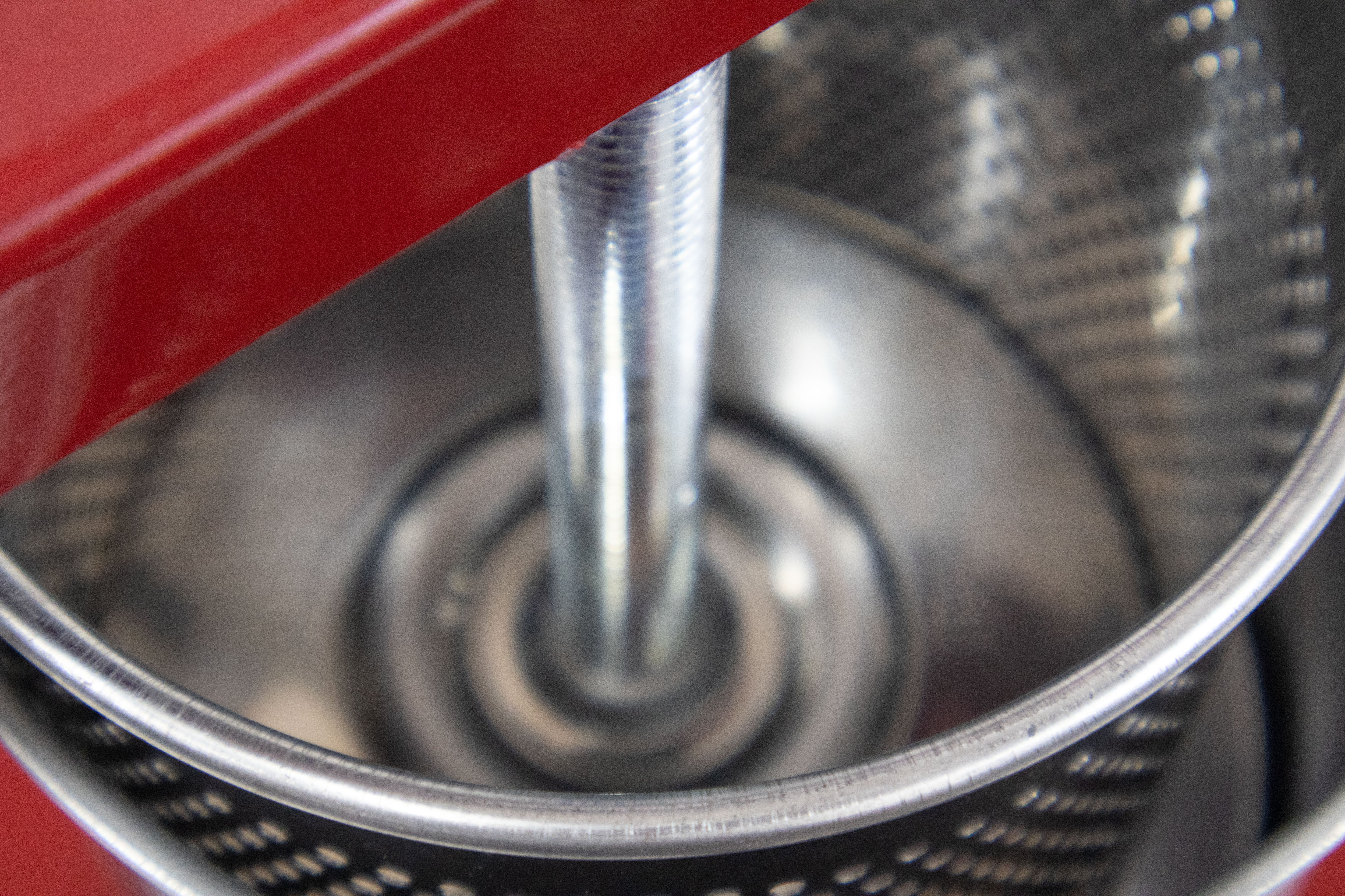 Torchietto Premitutto Acciaio Inox Diametro 12 cm Capacità 2,5 Litri Pressa Manuale Premitura Mirto Vino Liquori Spremute Succhi Frutta Agrumi Alimenti Carne Melanzane Conserve