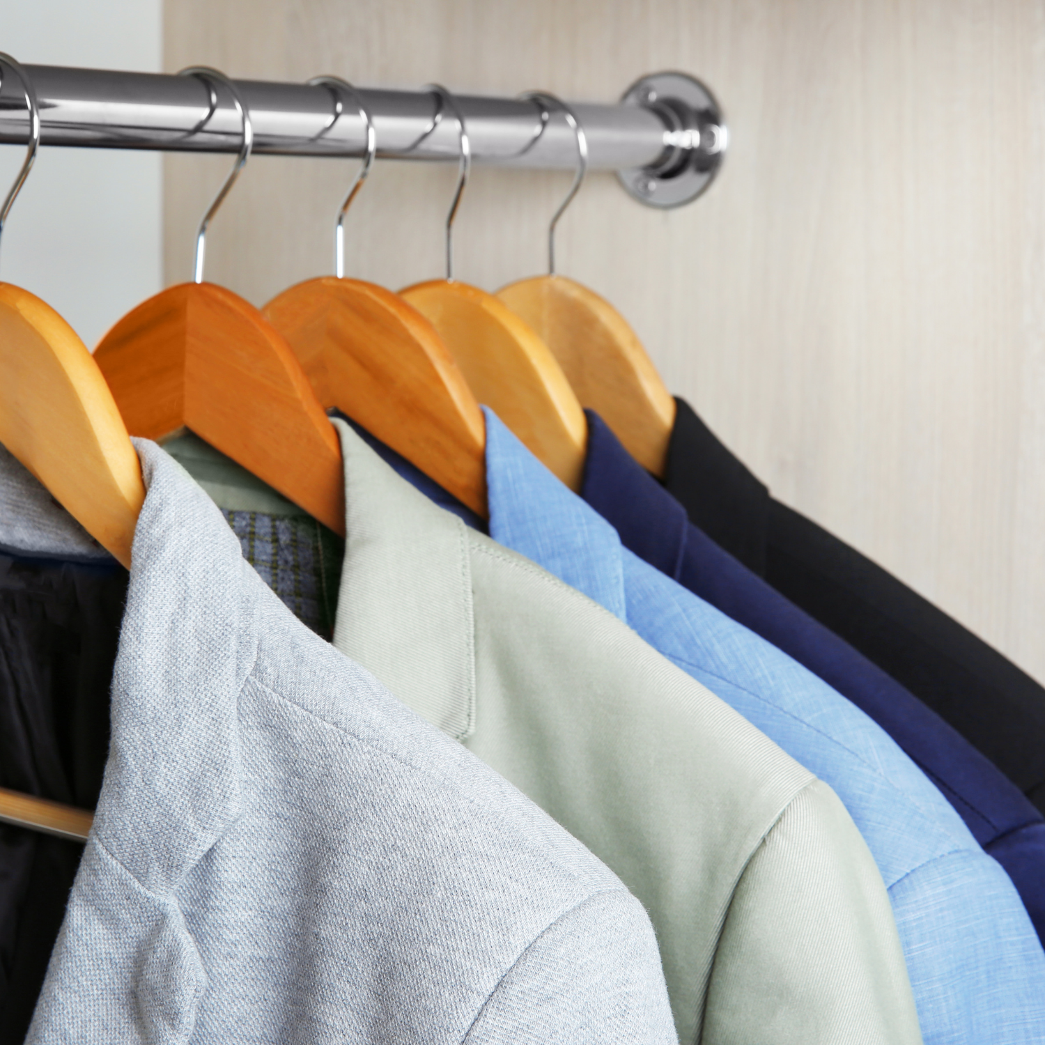 Grucce Appendiabiti Legno Spalla Larga Luxury Quality Stampelle Vestiti Abiti Giacche Camicie Barra Pantaloni Cappotto Gancio Girevole 360° Resistenti Antiscivolo Atelier