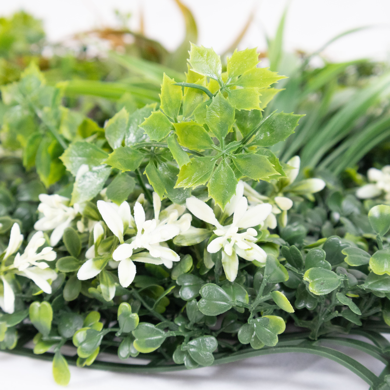 Siepe Artificiale Esterno 50 x 50 cm Set 4 Pannelli Decorativi 3D Effetto Naturale Parete Foglie Realistiche Erba Bosso Sintetica Interno Esterno Balcone Cortile Bar Ristorante