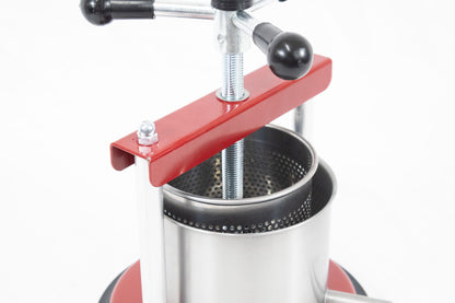 Torchietto Premitutto Acciaio Inox Diametro 12 cm Capacità 2,5 Litri Pressa Manuale Premitura Mirto Vino Liquori Spremute Succhi Frutta Agrumi Alimenti Carne Melanzane Conserve